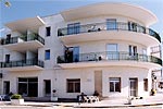 L'Hotel Bellavista � nel cuore di Otranto, affacciandosi dalle finestre si possono ammirare i giardini comunali con lo sfondo del mare e d il lungo passeggio, si nota la famosa "Porta Terra" ingresso principale per il bellissimo centro storico della citt�.